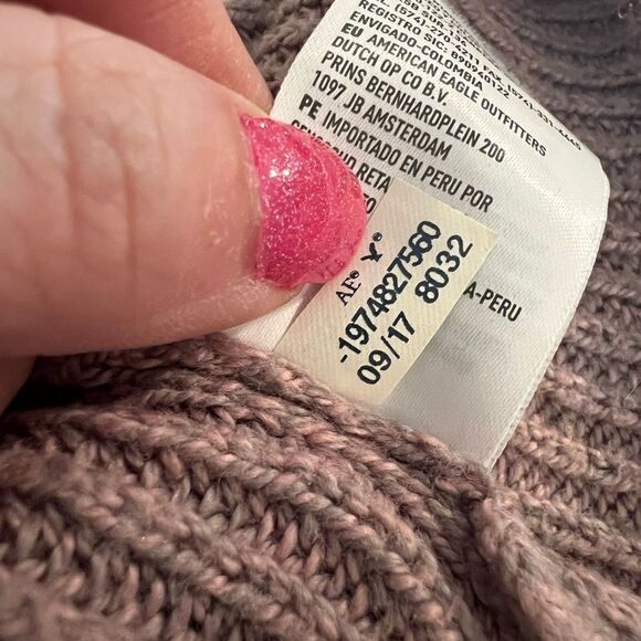 Gorgeous American Eagle floral embroidered sleeves size S mauve sweater - Picture 8 of 8